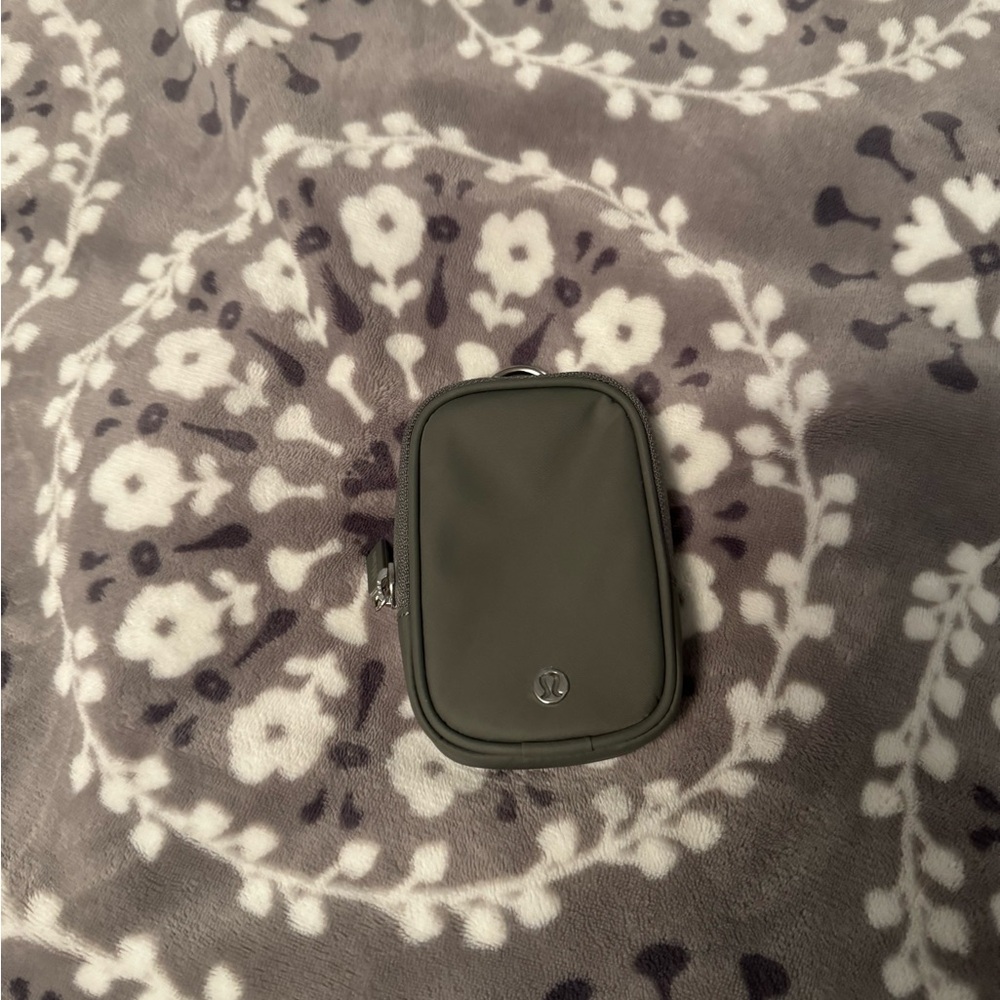 lululemon athletica Gray Key & Card Holder